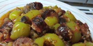 Σπετσοφαϊ με λουκάνικο χωριάτικο και πιπεριές Σπετζοφαϊ