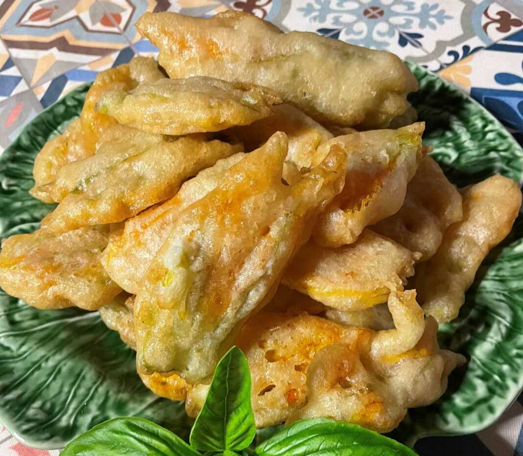 Tηγανητά λουλούδια κολοκυθιού