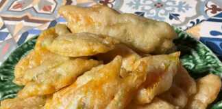 Τηγανητά λουλούδια κολοκυθιού Tηγανητά λουλούδια κολοκυθιού