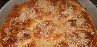 Τυρόπιτα με μπεσαμέλ σιμιγδαλιού