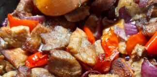 Χοιρινή Τηγανιά με κρεμμύδι και πιπεριές Χοιρινή Τηγανιά με κρεμμύδι και πιπεριές