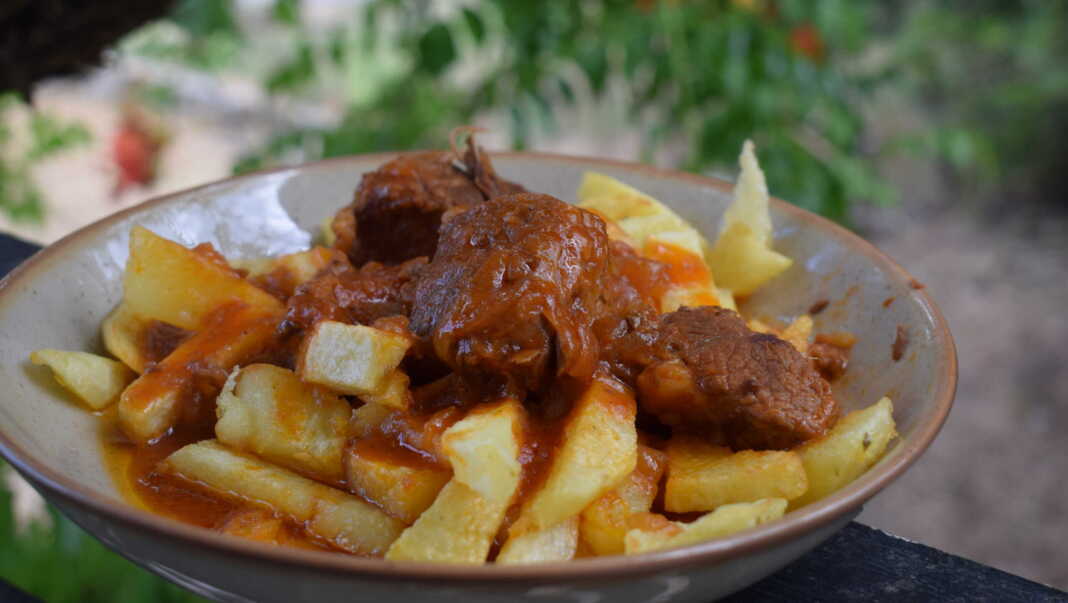 DSC_2723 Κοκκινιστό Μοσχάρι με τηγανιτές Πατάτες