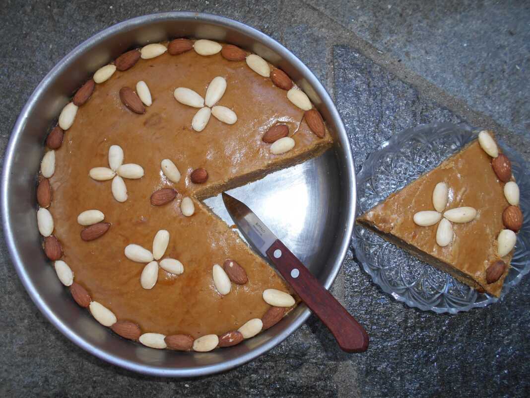 Χαλβάς με ταχίνι και αμύγδαλα