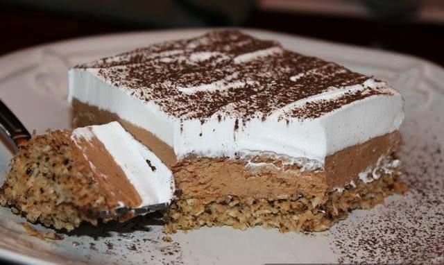 glikoPsigeiou2kremes Γλυκό ψυγείου με καρύδι και 2 κρέμες