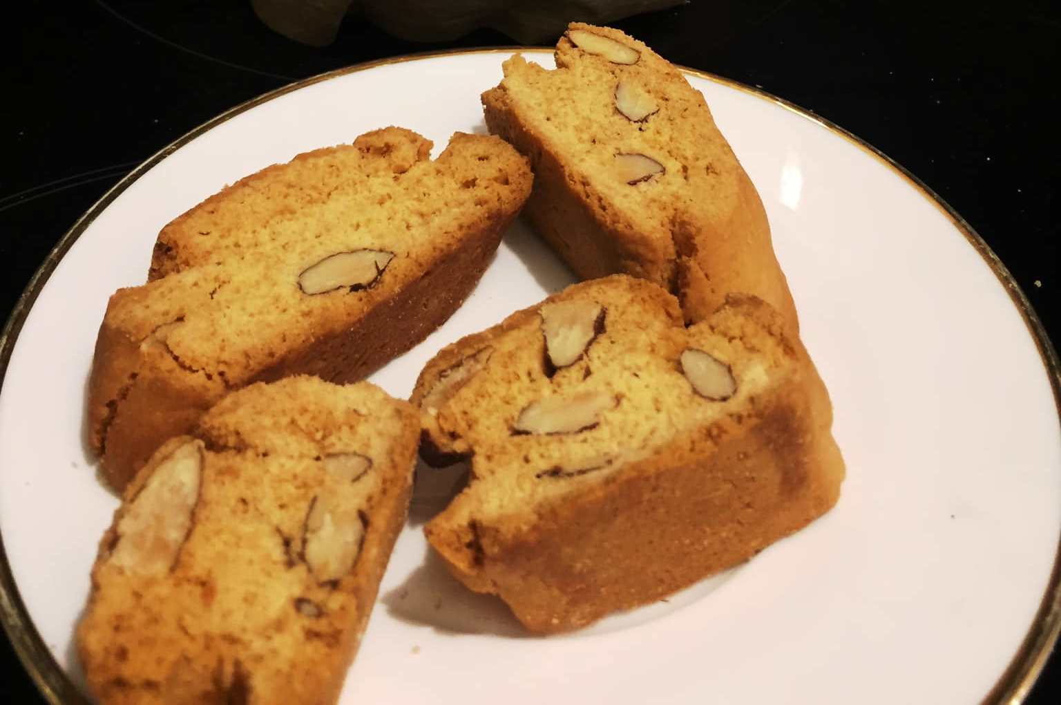 Καντούτσι ή Καντουτσίνι