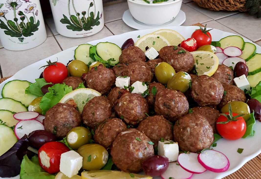 Κεφτεδάκια αρνίσια στό φουρνο