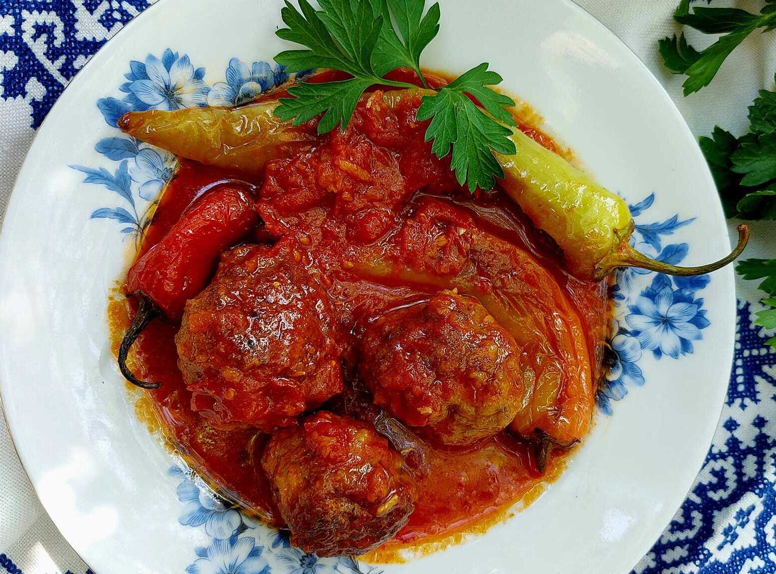 Κεφτεδάκια με Πιπεριές σε σάλτσα ντομάτας