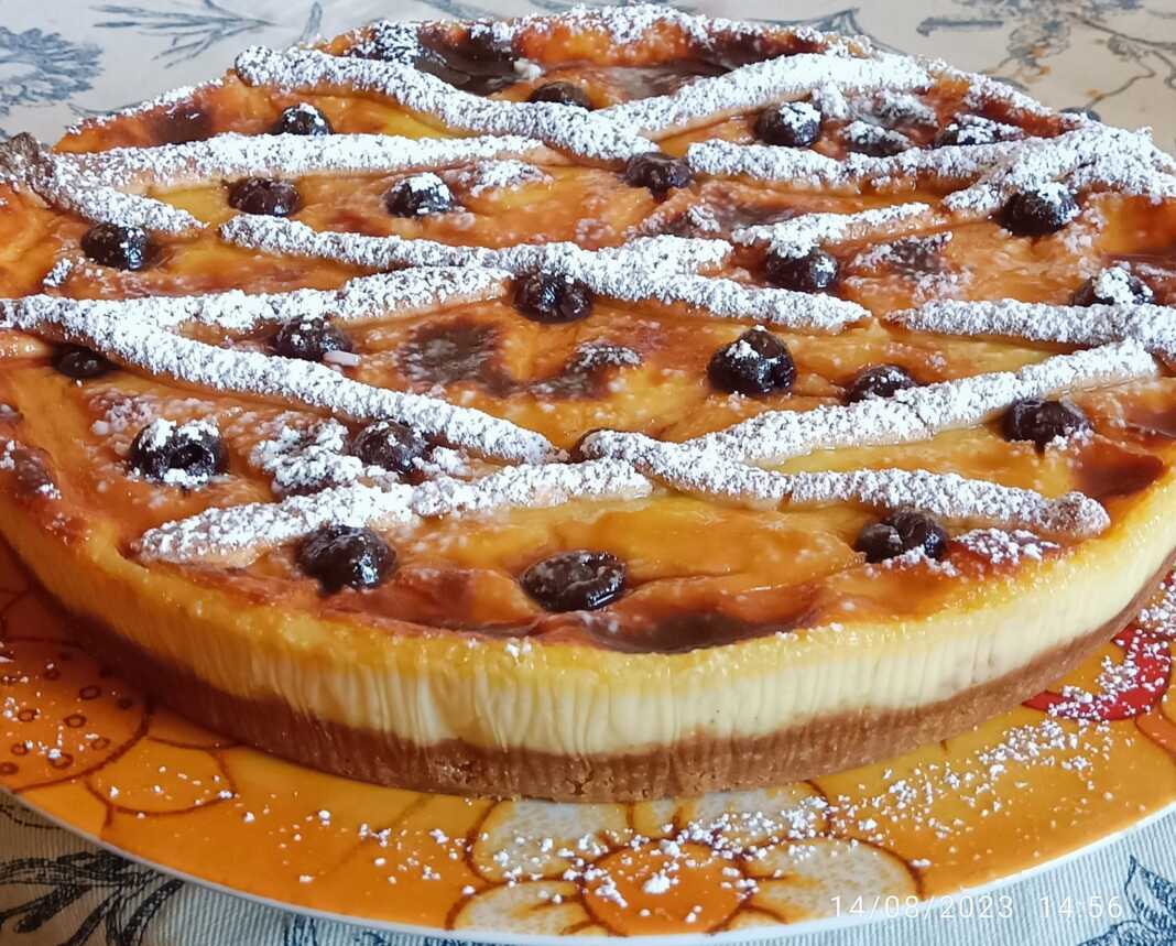 Κέικ με κρέμα σε βάση μπισκότου