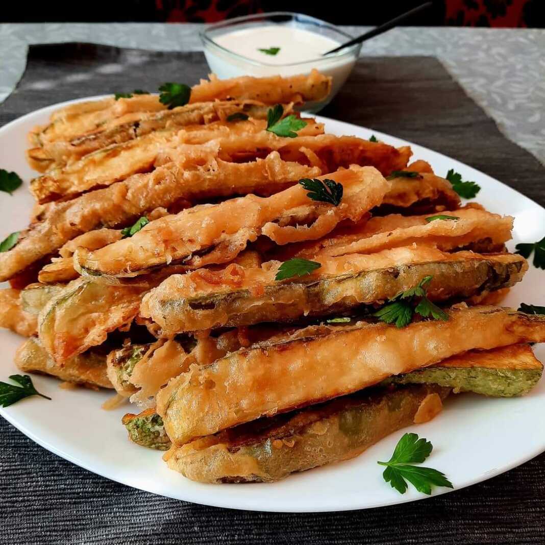 Τραγανό Κολοκυθάκι με σως σκόρδου