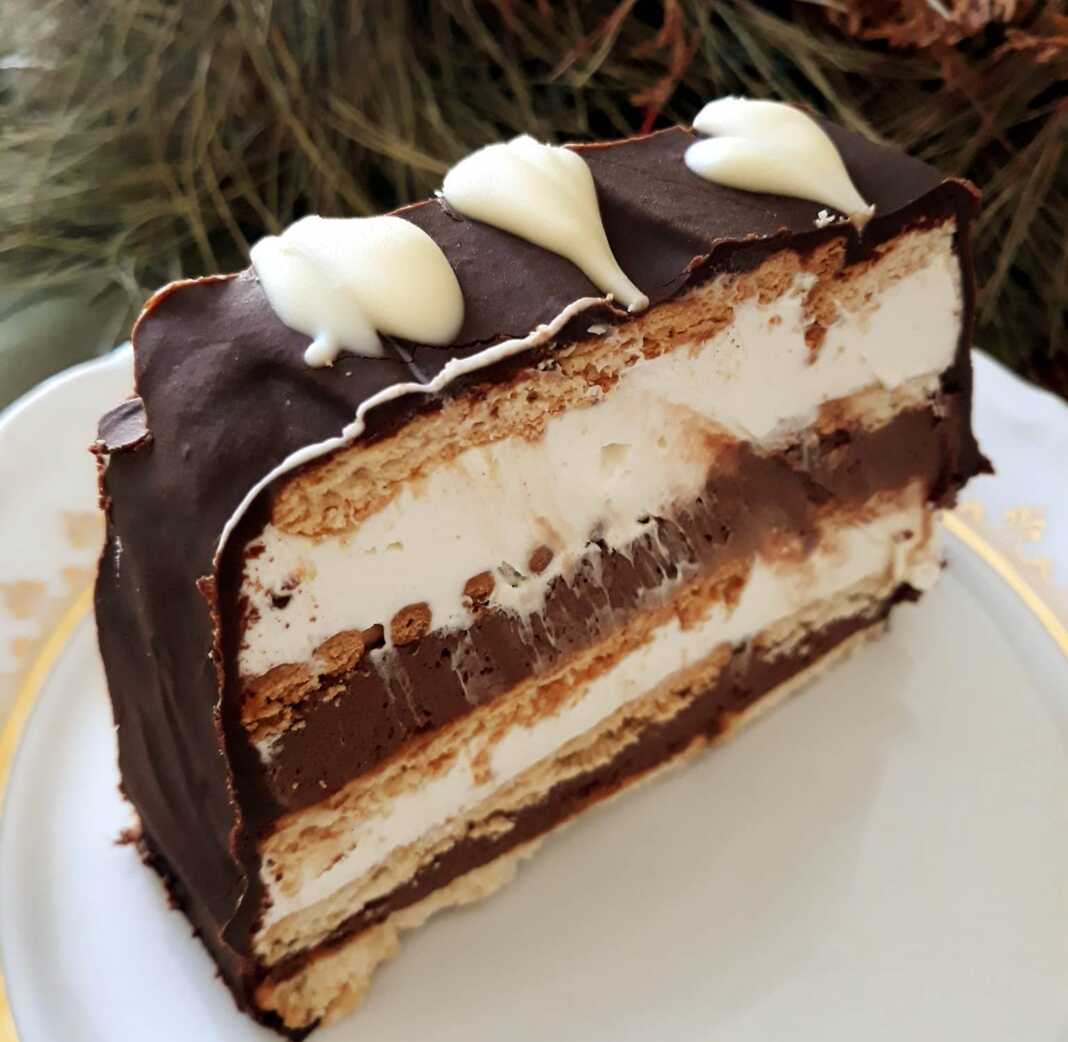 kormosSokolatas0 Εντυπωσιακός Δίχρωμος κορμός με λευκή και μαύρη σοκολάτα γλυκο με εμφανείς στρώσεις λευκής και μαύρης σοκολάτας, καλυμμένος με γκανάζ.