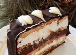 Εντυπωσιακός Δίχρωμος κορμός με λευκή και μαύρη σοκολάτα γλυκο με εμφανείς στρώσεις λευκής και μαύρης σοκολάτας, καλυμμένος με γκανάζ.