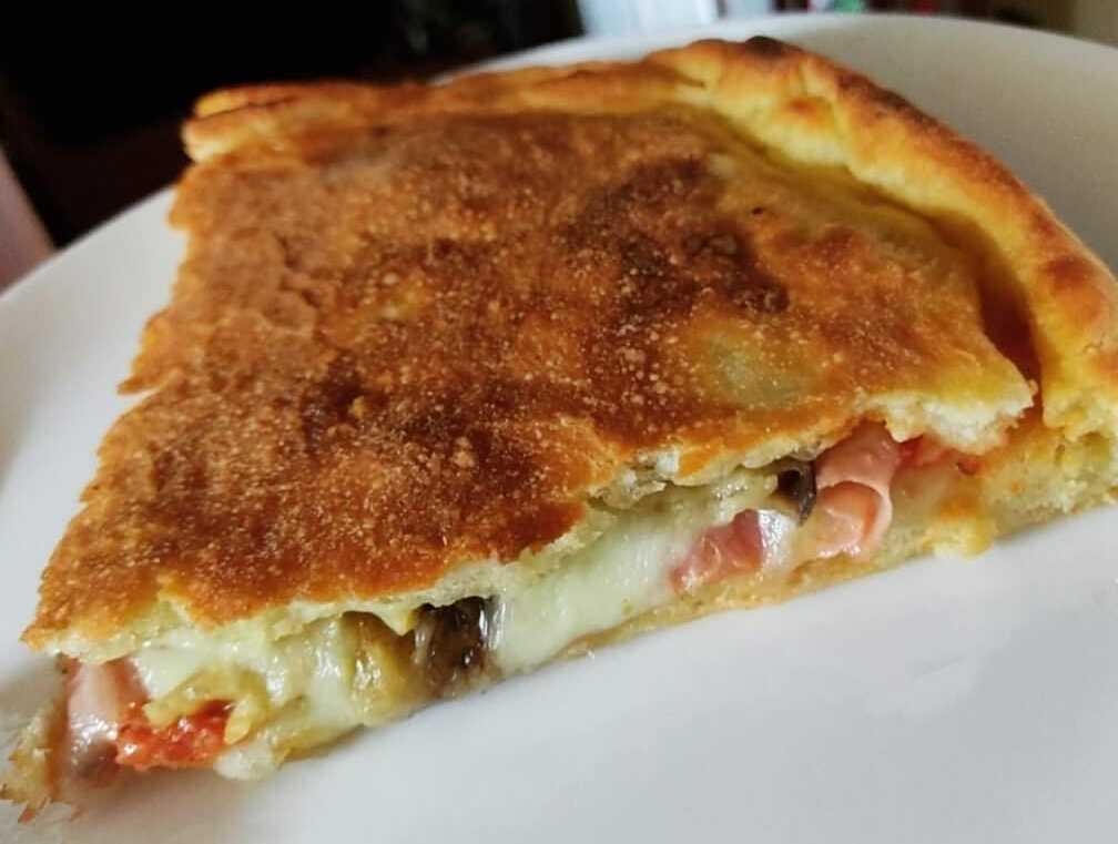 melitzanopitaTiriZampon Μελιτζανόπιτα με ντομάτα τυρί και μορταδέλα