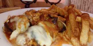 Μοσχαρίσιο κοκκινιστό με λεπτές φέτες μελιτζάνας