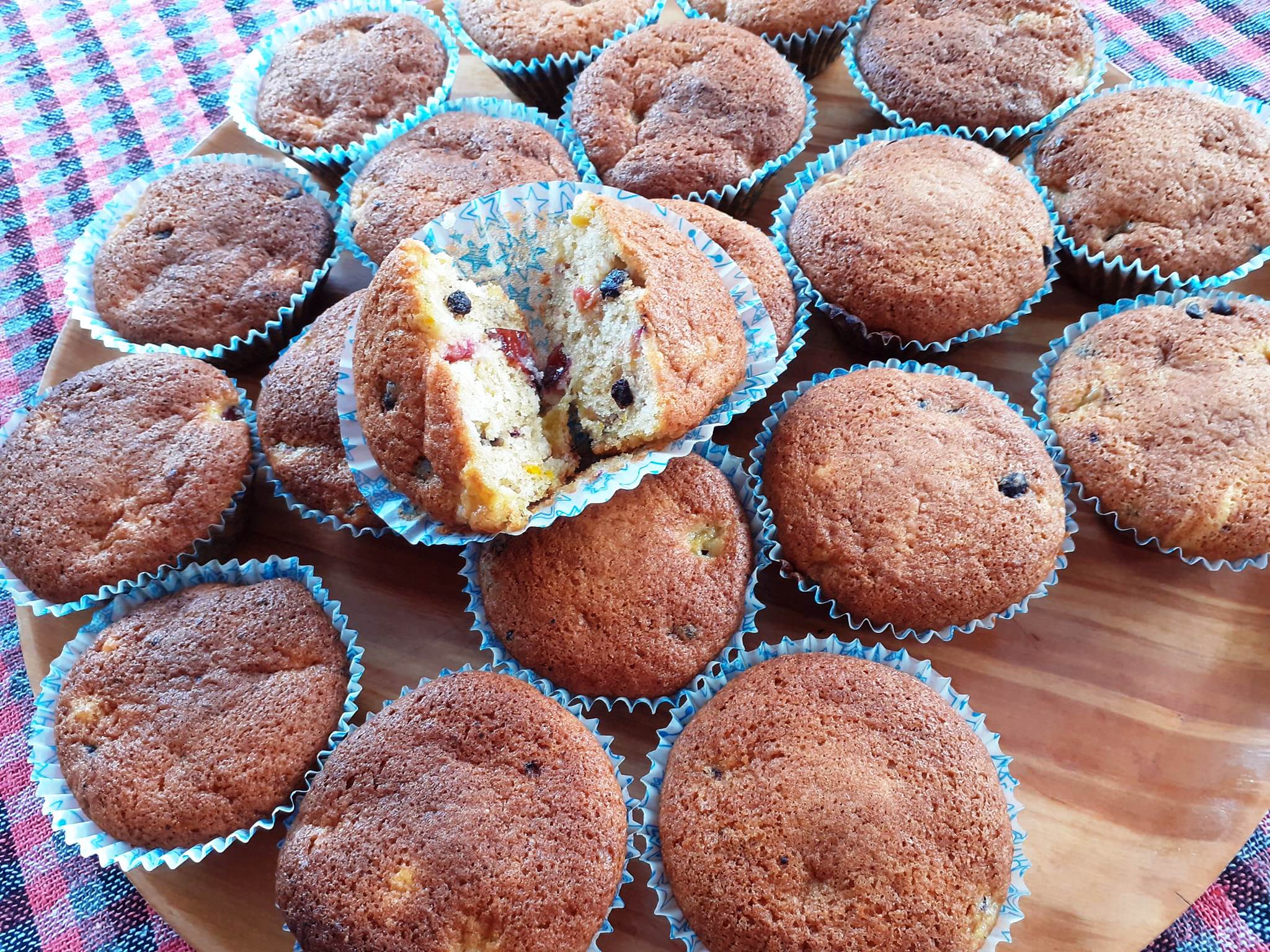 Muffins με δαμάσκηνα και σοκολάτα