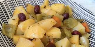 Πατάτες βραστές με πιπεριές και ελιές