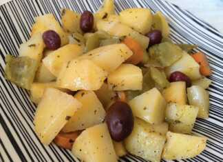 Πατάτες βραστές με πιπεριές και ελιές