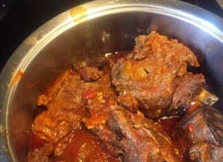 Προβατίνα κοκκινιστή με χοντρό μακαρόνι