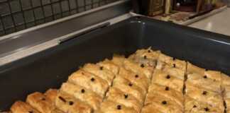 γλυκιά ρυζόπιτα στο ταψί ψημένη