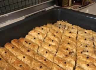 γλυκιά ρυζόπιτα στο ταψί ψημένη