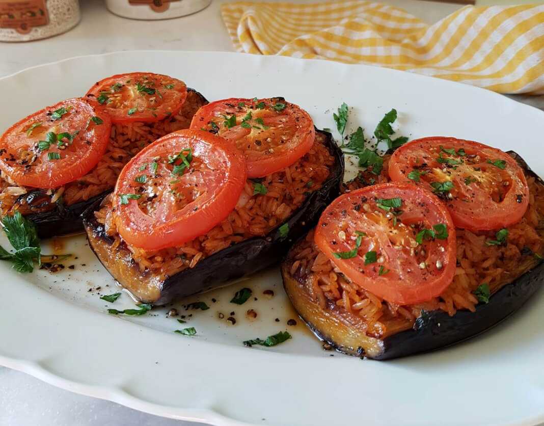 tiganitiMelitzanaRizi Τηγανητή μελιτζάνα με ρύζι και ντομάτες