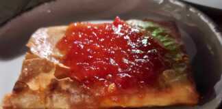 Τυλιχτή Φέτα με μαρμελάδα πιπεριάς