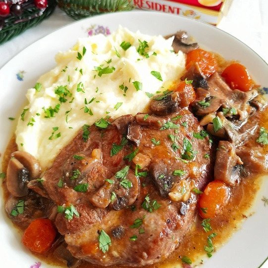 ezgif.com-webp-to-jpg (18) Μαγειρευτές μπριζόλες με νόστιμη σάλτσα μανιταριών