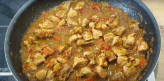 Χοιρινή τηγανιά με ρετσίνα και πιπεριές Χοιρινή τηγανιά με ρετσίνα και πιπεριές