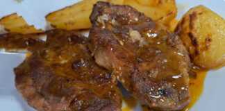 Μπριζόλες με πατάτες στο φούρνο…δείτε το μυστικό ψησίματος με λαδόκολλα Μπριζόλες με πατάτες στο φούρνο