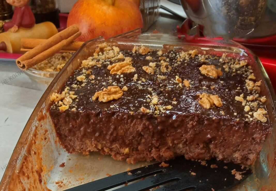 Κέικ με μήλα σιμιγδάλι και γέμιση σοκολάτας