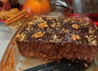 Κέικ με μήλα σιμιγδάλι και γέμιση σοκολάτας