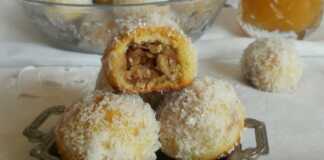 Τρουφάκια με μήλο και καρύδι Πιατέλα γεμάτη με λαχταριστά Τρουφάκια με Μήλο και Καρύδι, πασπαλισμένα με τριμμένη καρύδα