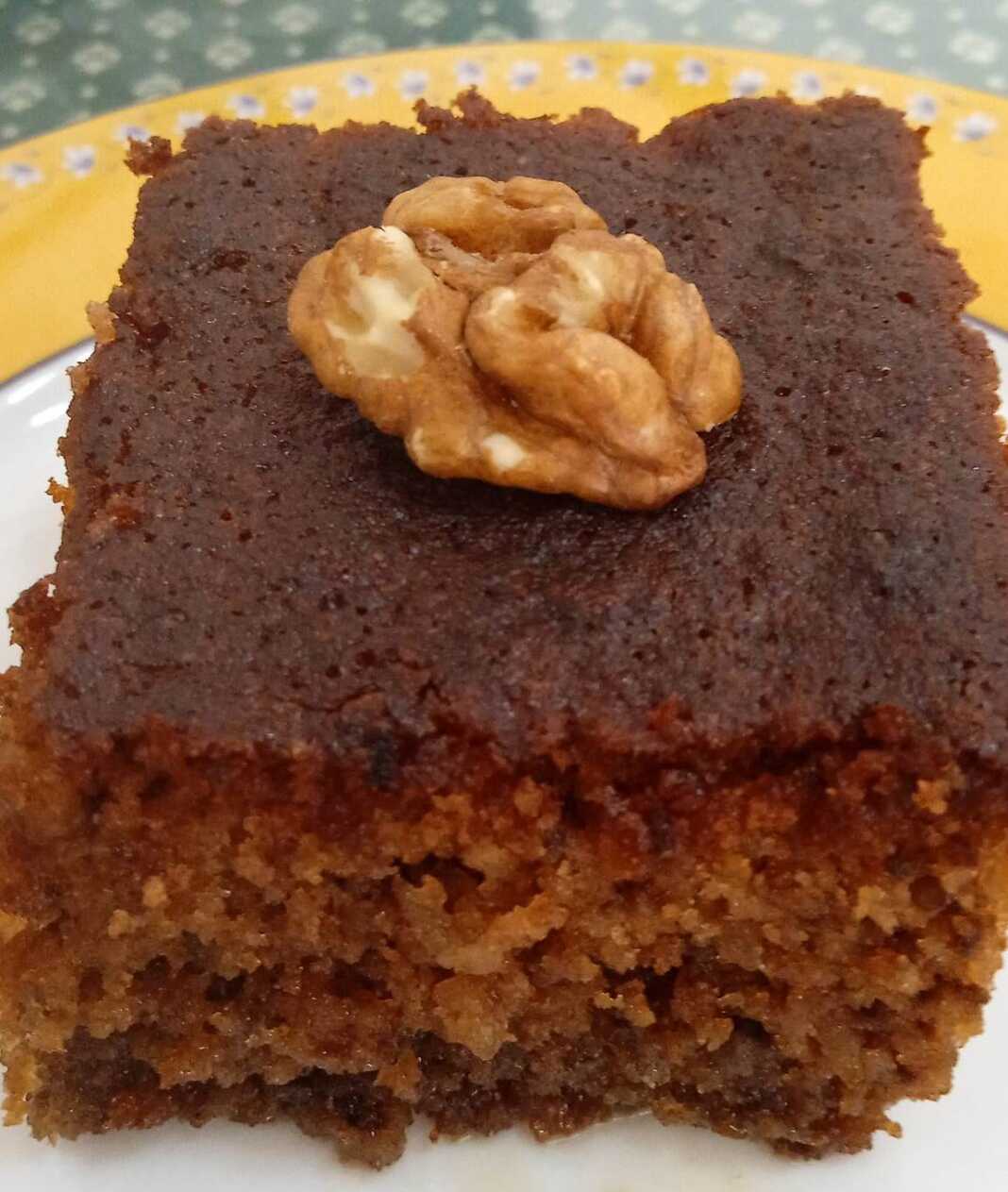 Καρυδόπιτα σιροπιαστή