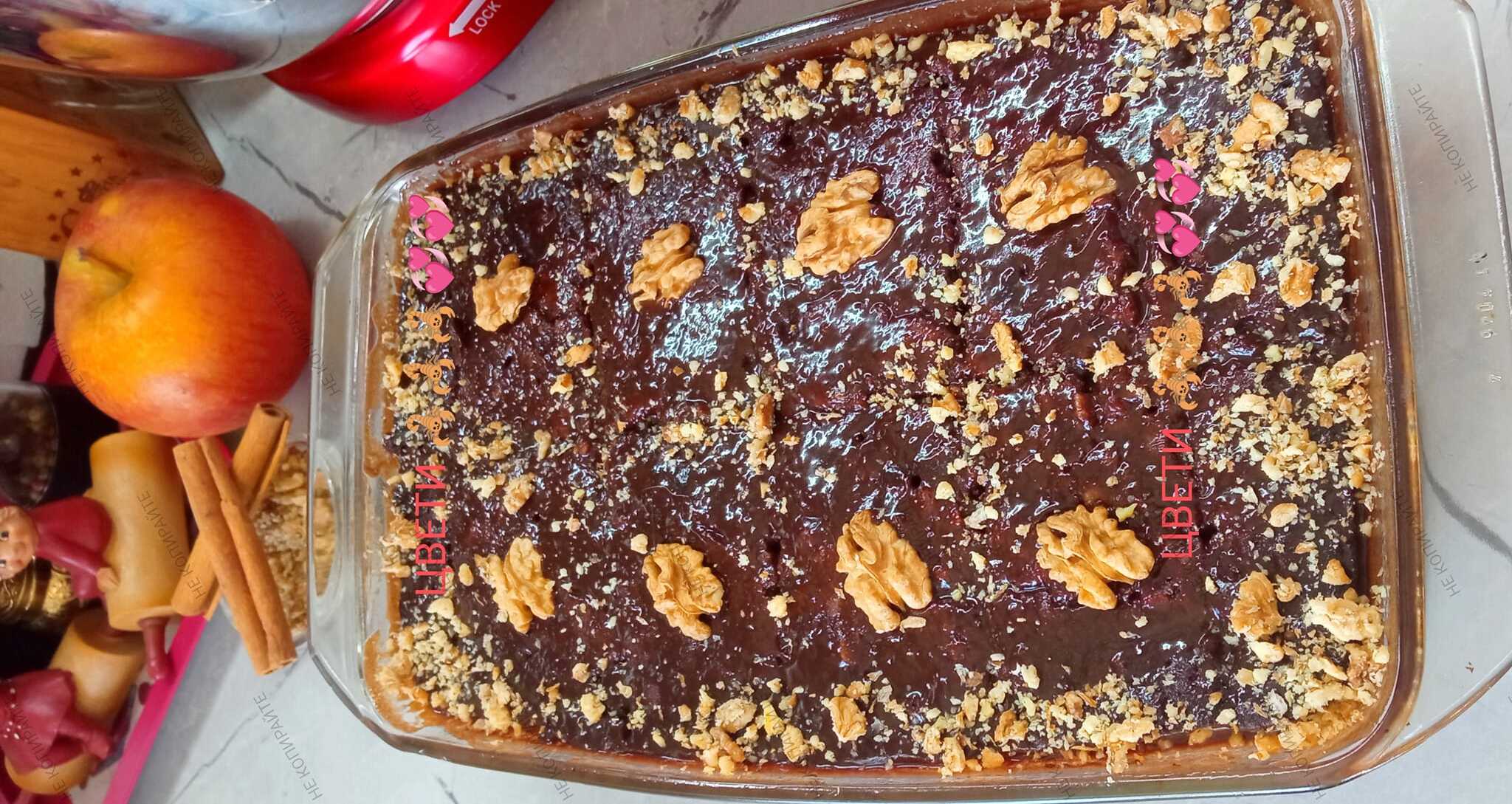 Κέικ με μήλα σιμιγδάλι και γέμιση σοκολάτας