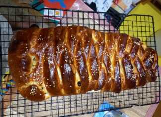 Πίτα με μήλα και σταφίδες