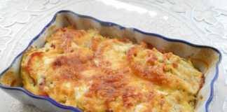 Κολοκυθάκια ψημένα με ντομάτες και τυρί.