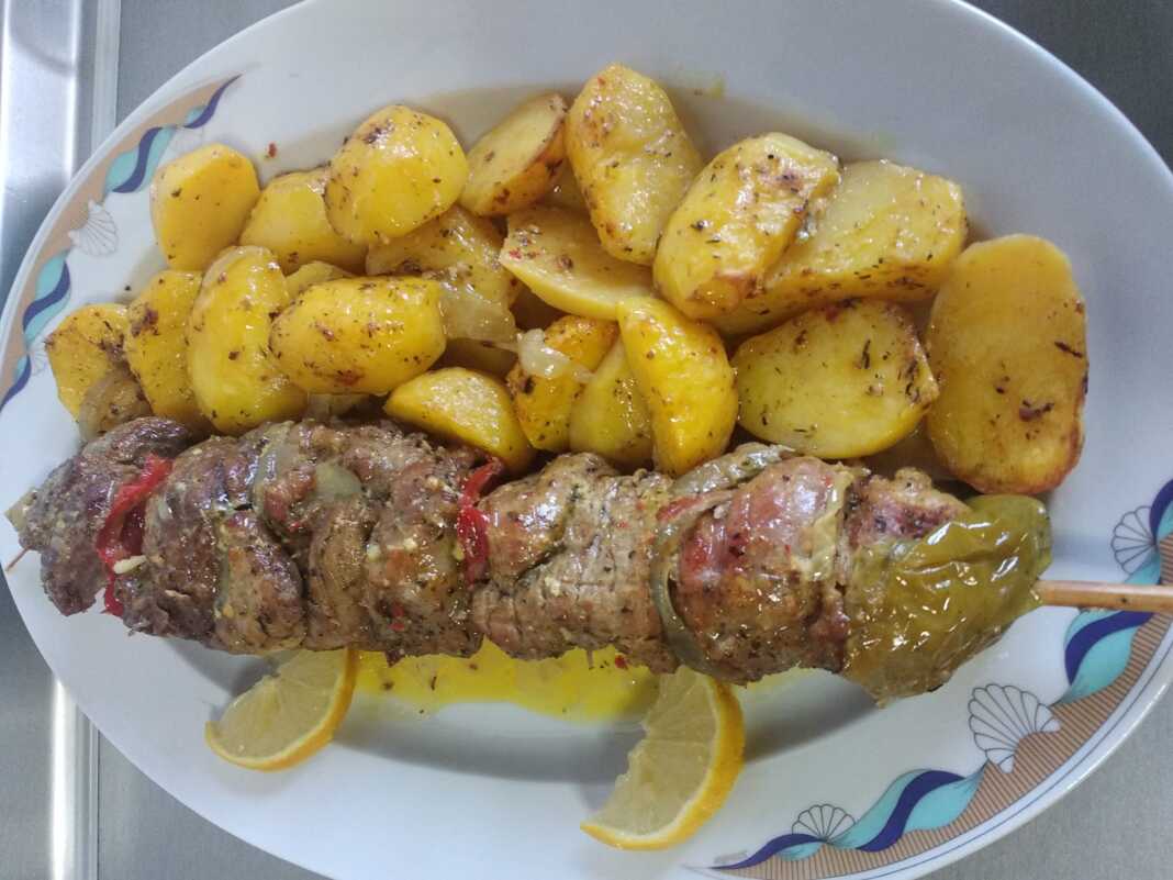 kontosouvliPatates Κοντοσούβλι με πατάτες φούρνου