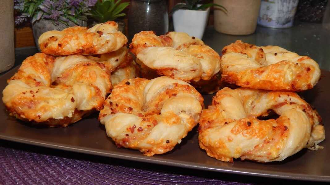 Κουλουράκια σφολιάτας με ζαμπον & τυρι