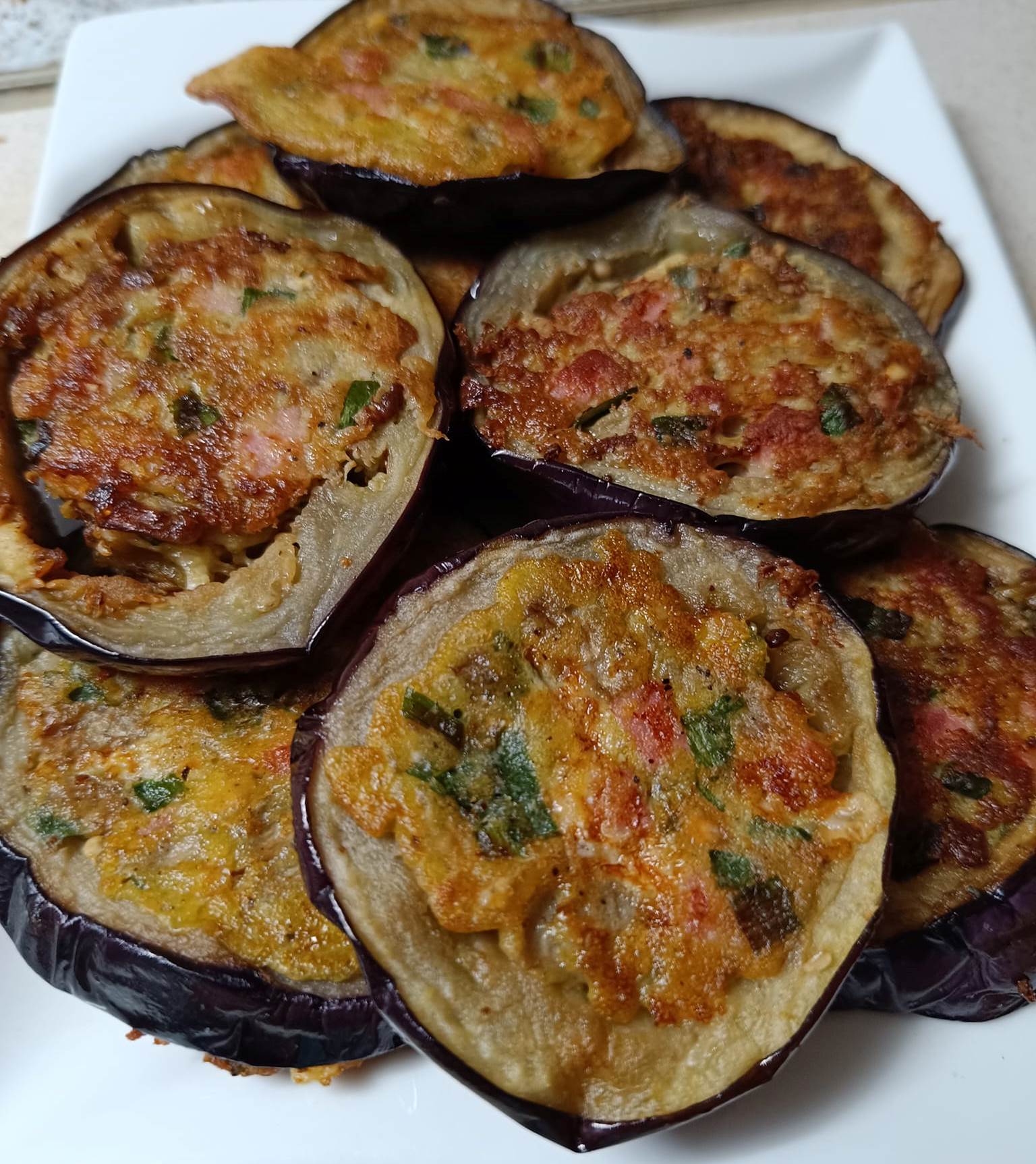 melitzansGemistes0 Ροδέλες Μελιτζάνας γεμιστές στο τηγάνι