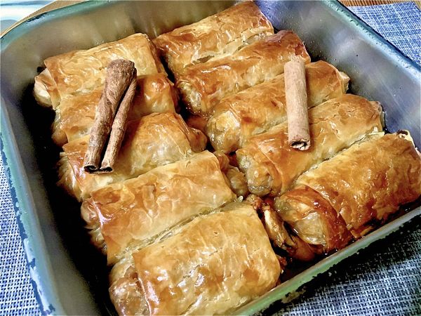 milompourekakia Μηλομπουρεκάκια σιροπιαστά