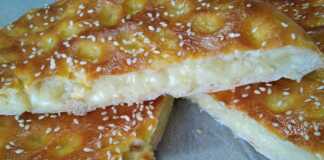 Πίτα με γέμιση πατάτας και μιξ τυριών