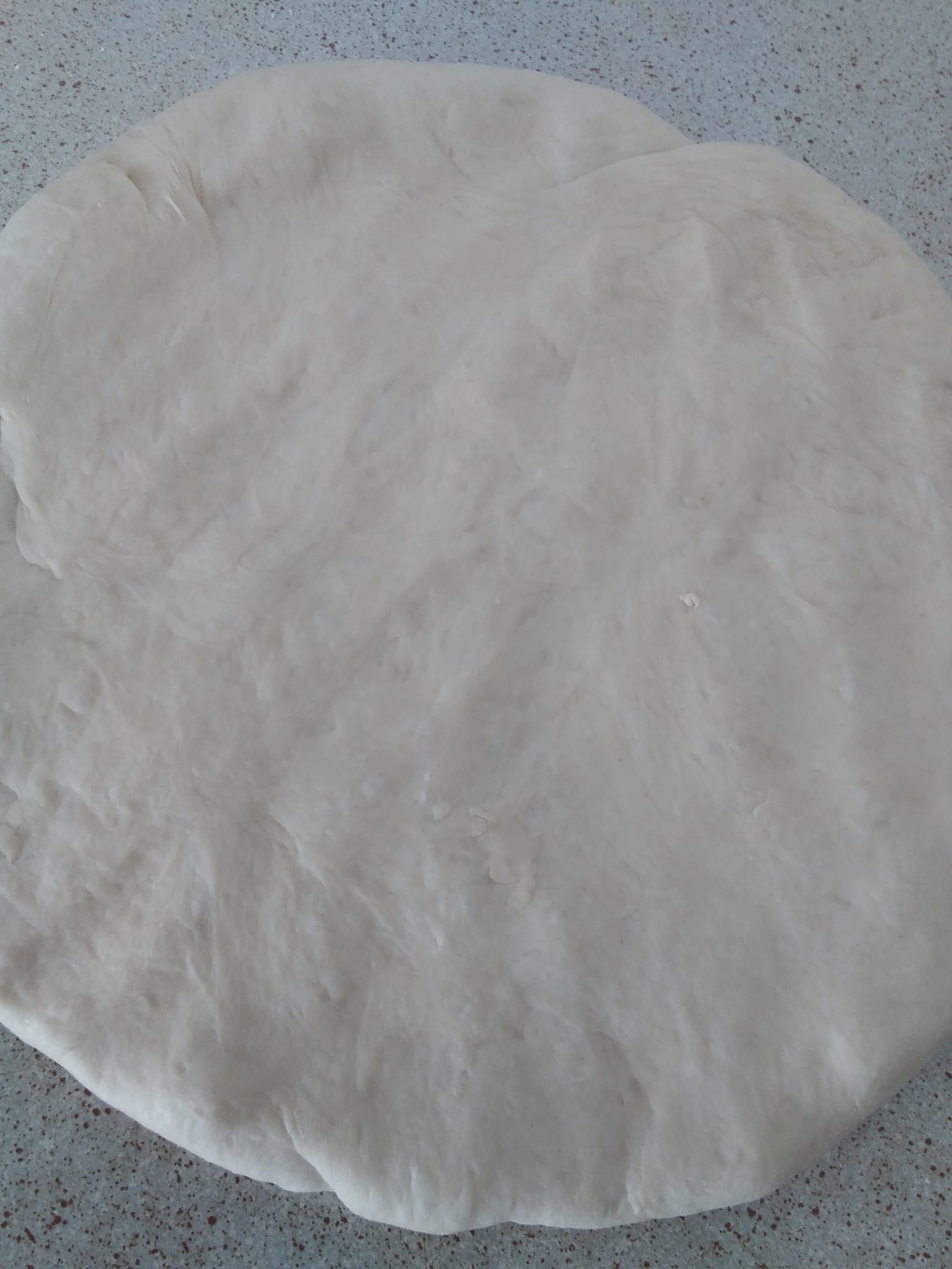 Πίτα με γέμιση πατάτας και μιξ τυριών