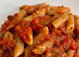 Πένες με σάλτσα ντομάτας με μέλι