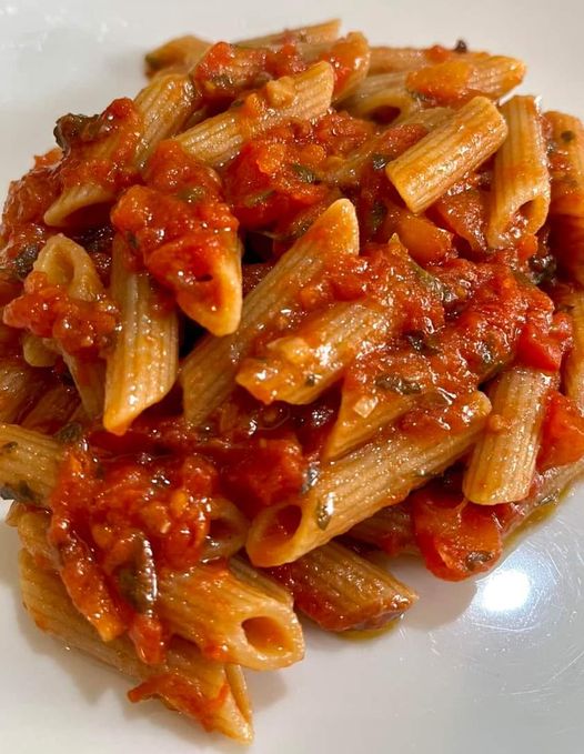 penesSaltsaNtomatas Πένες με σάλτσα ντομάτας με μέλι