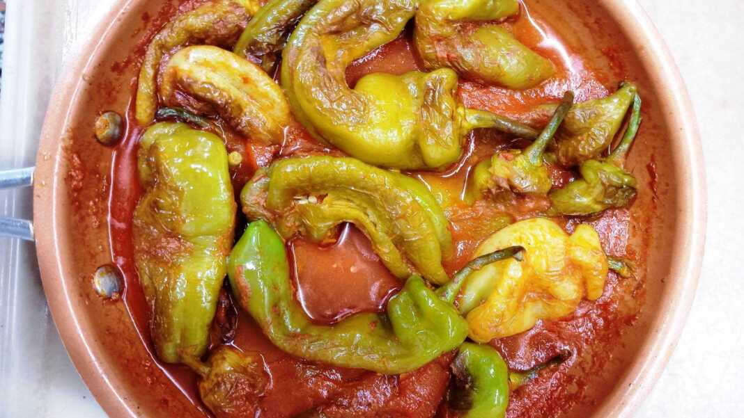 Πιπεριές τηγανιτές με σάλτσα