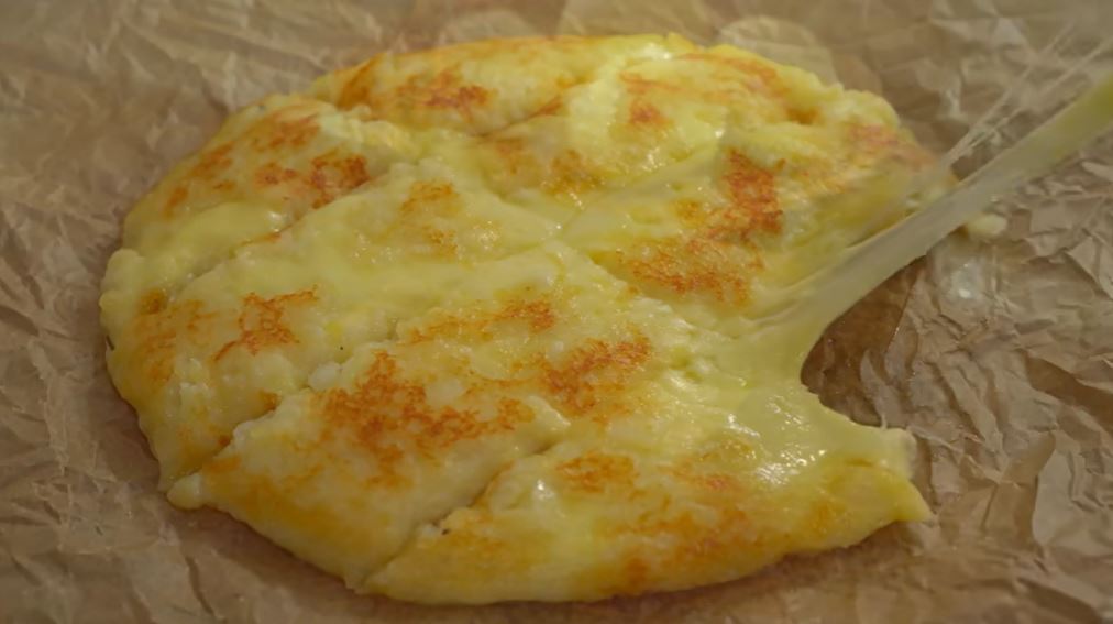 pitsaPatatas Πίτσα με πατάτες χωρίς ψωμί