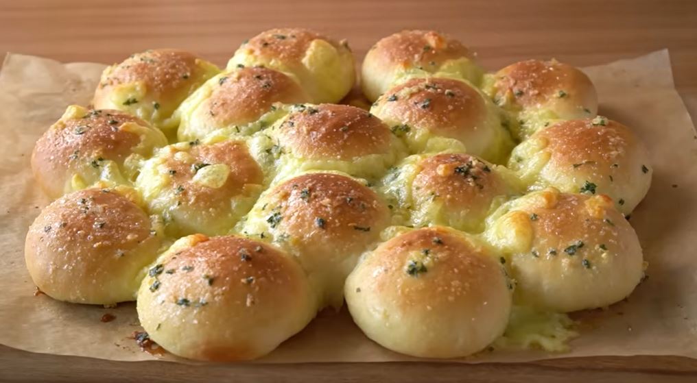 skordopsomakia Σκορδοψωμάκια με μοτσαρέλλα