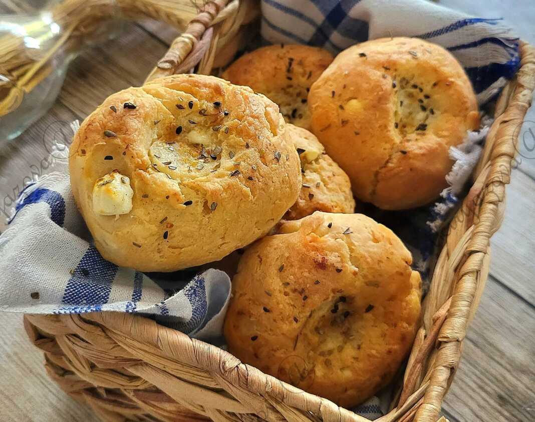 tiropitakiaMe Boutiro τυροπιτάκια με φέτα και βούτυρο