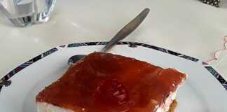 Τσιζ κέικ με μαρμελάδα βερίκοκο