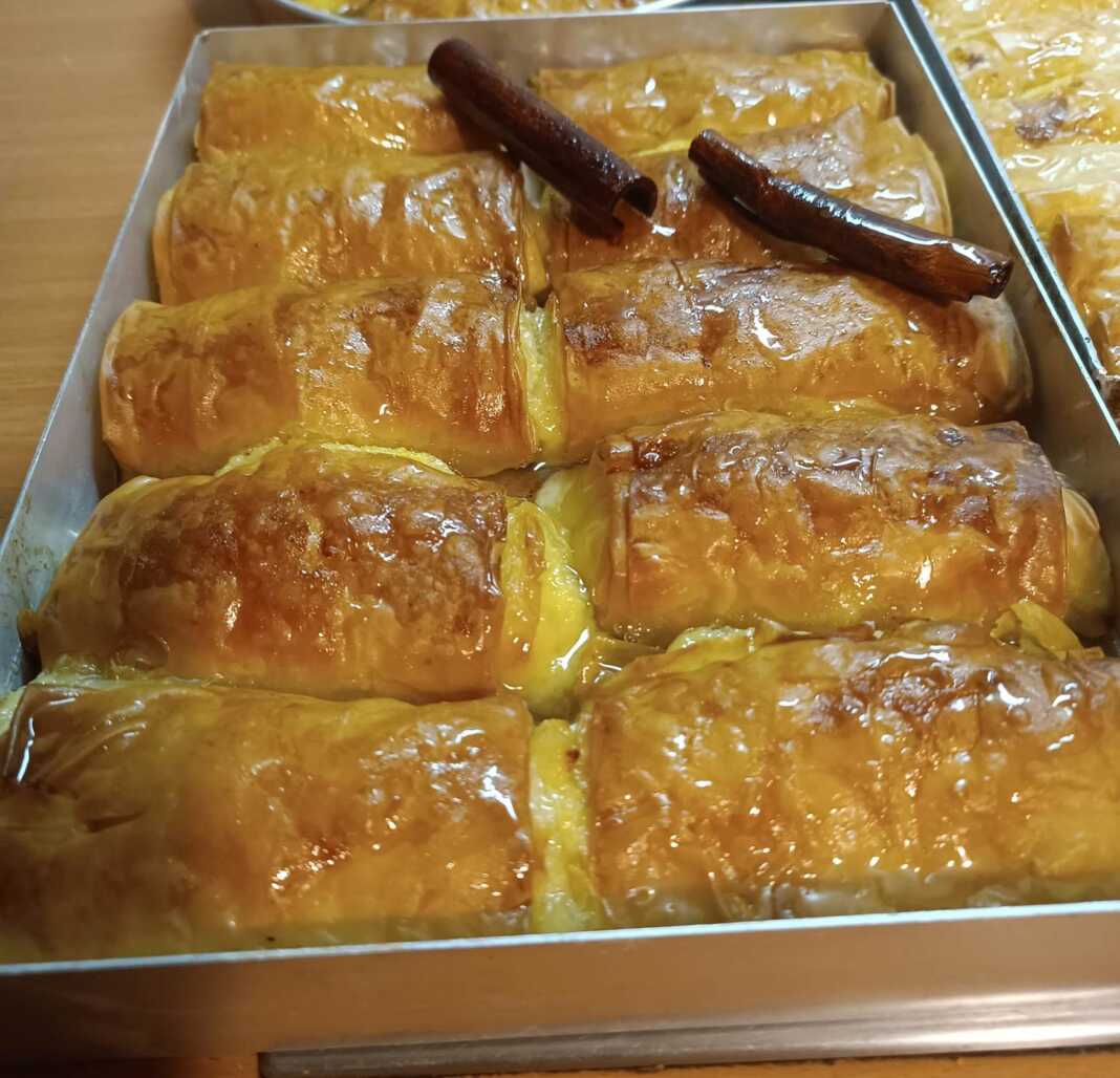 galaktompourekakia Γαλακτομπούρεκακια