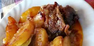 ΓΙΔΑ στο φούρνο με πατάτες έγινε πεντανοστιμο!!!!! Ένα πιάτο με κοκκινιστή γίδα και πατάτες που ψήνονται στο φούρνο.